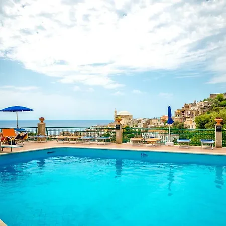 Eden House Holiday home